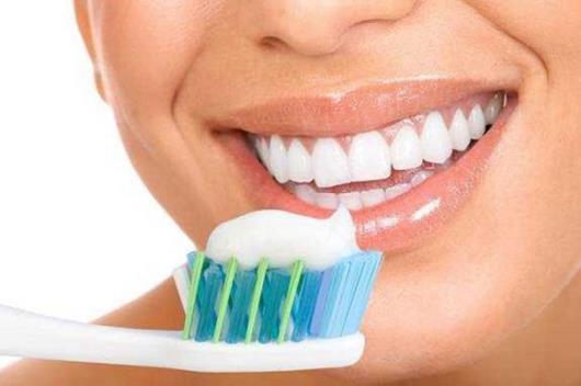 خمیر دندان بدون فلوراید بهتر است یا با فلوراید